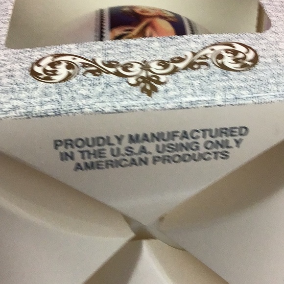 MARILYN MONROE CLASSIC COLLECTORS SERIES GLASS ORNAMENT - Picture 7 of 10